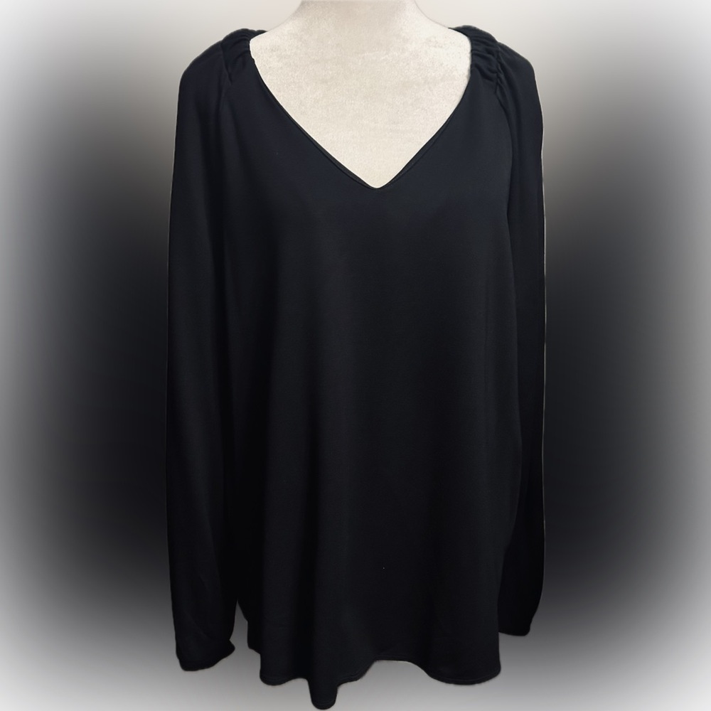 EUC Cabi SZM black long sleeve V-neck tunic top w/elasticized wrist/bust 44”-50”